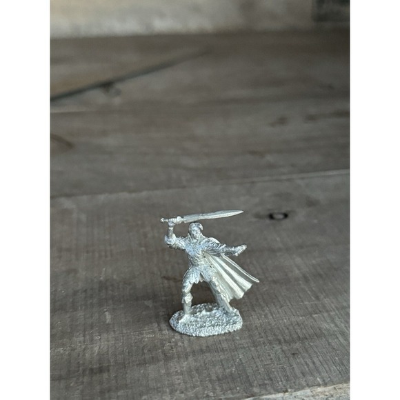 Vintage Dungeons & Dragons Rare Metal Miniature D&D Fighter On Rock - Picture 3 of 8